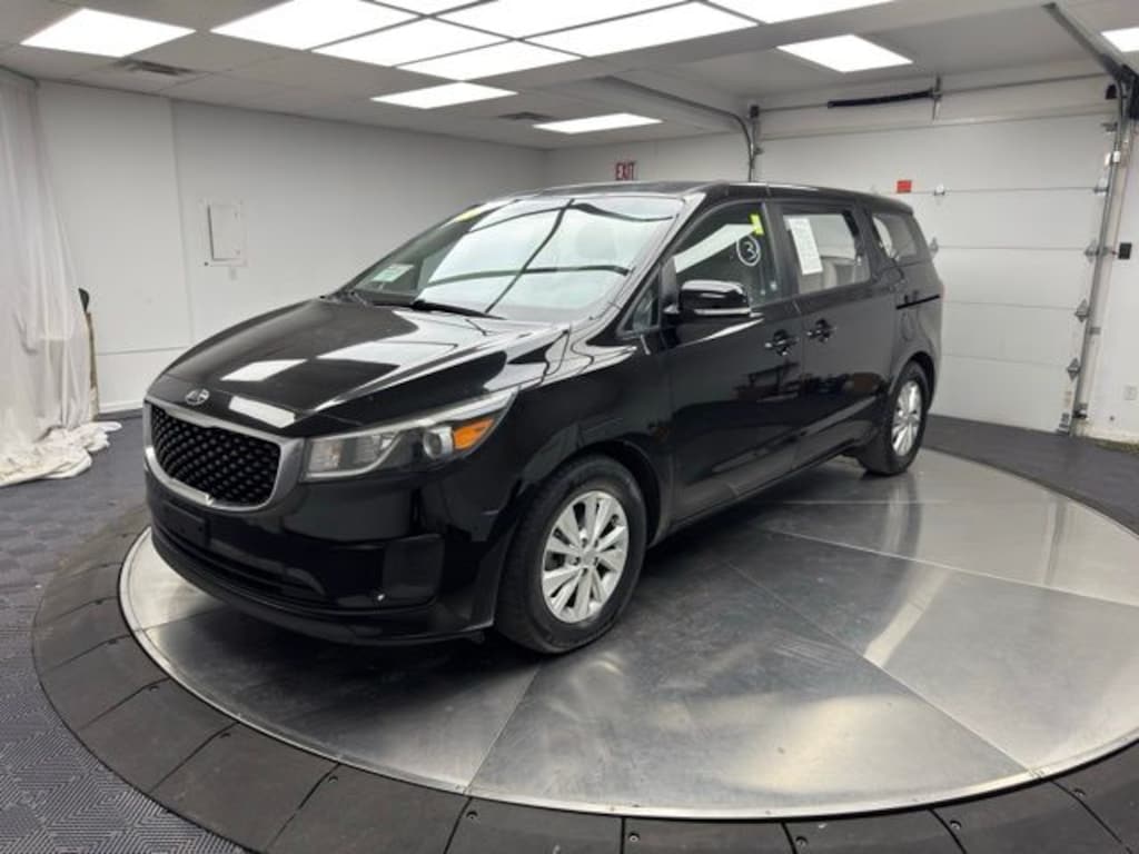 Used 2018 Kia Sedona L Van Passenger Van