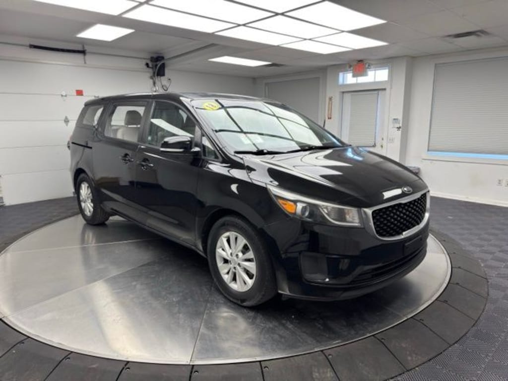 Used 2018 Kia Sedona L Van Passenger Van