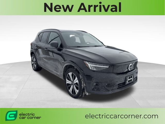 2023 Volvo XC40 Plus's photo