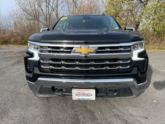2022 Chevrolet Silverado 1500 LT photo 2