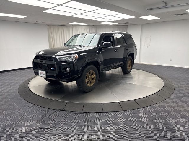 2020 Toyota 4Runner SR5 photo 3