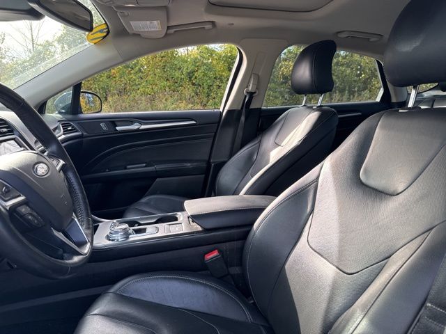 2019 Ford Fusion Energi Titanium photo 4