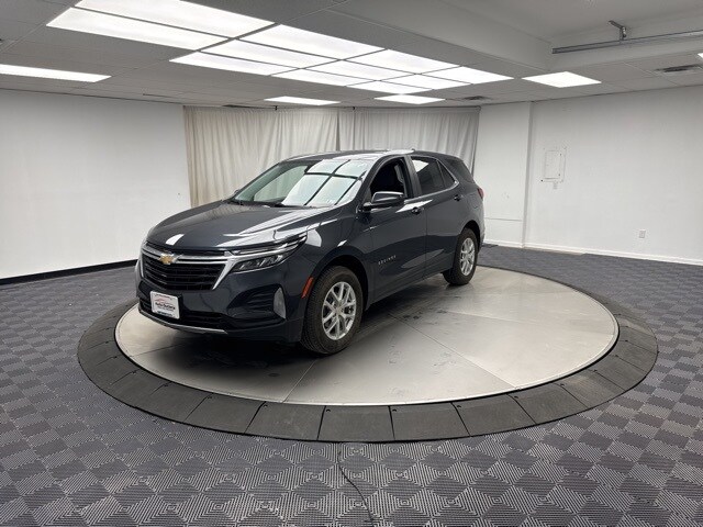 2022 Chevrolet Equinox LT photo 2