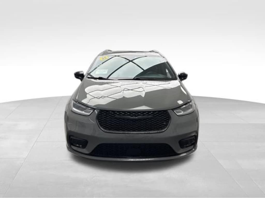 Used 2025 Chrysler Pacifica Limited Van Passenger Van