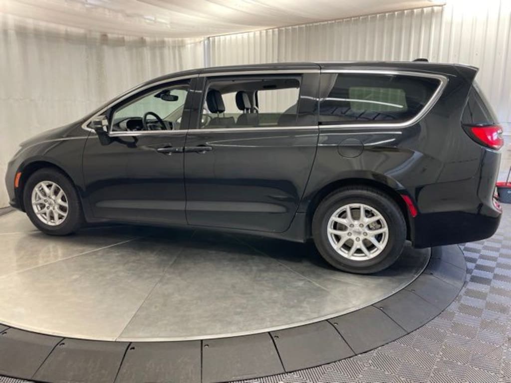 Used 2023 Chrysler Pacifica Touring L Van Passenger Van
