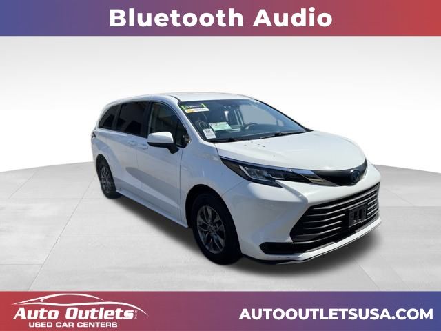 2023 Toyota Sienna LE