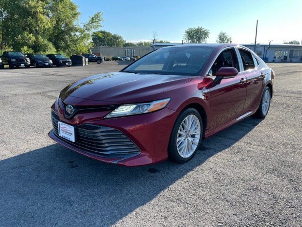 Used 2019 Toyota Camry Hybrid XLE Sedan