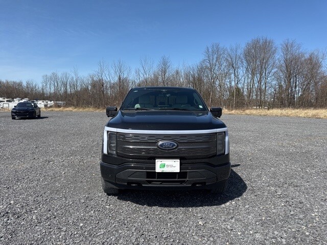2023 Ford F-150 Lightning Platinum photo 2