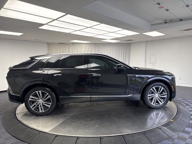 2024 Cadillac Lyriq Luxury photo 3