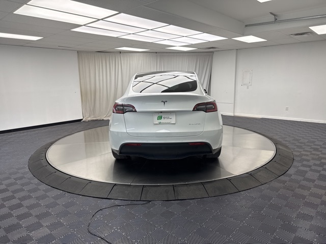 Use Electric cars that qualify for the EV tax credit