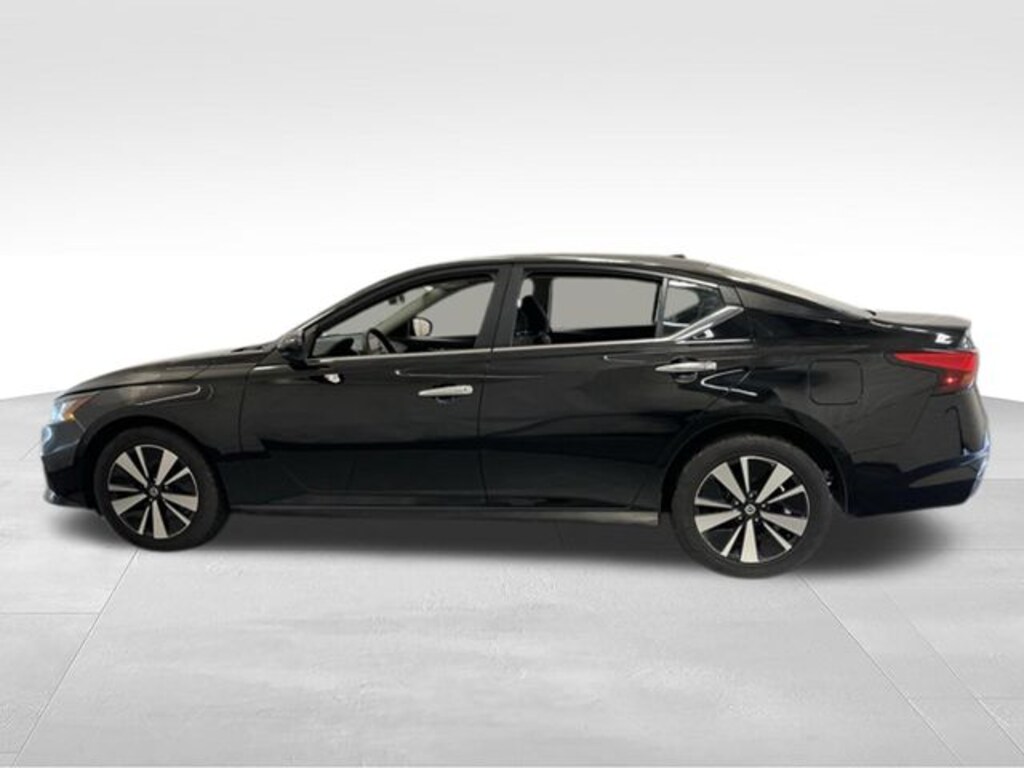 Used 2021 Nissan Altima 2.5 SV Sedan