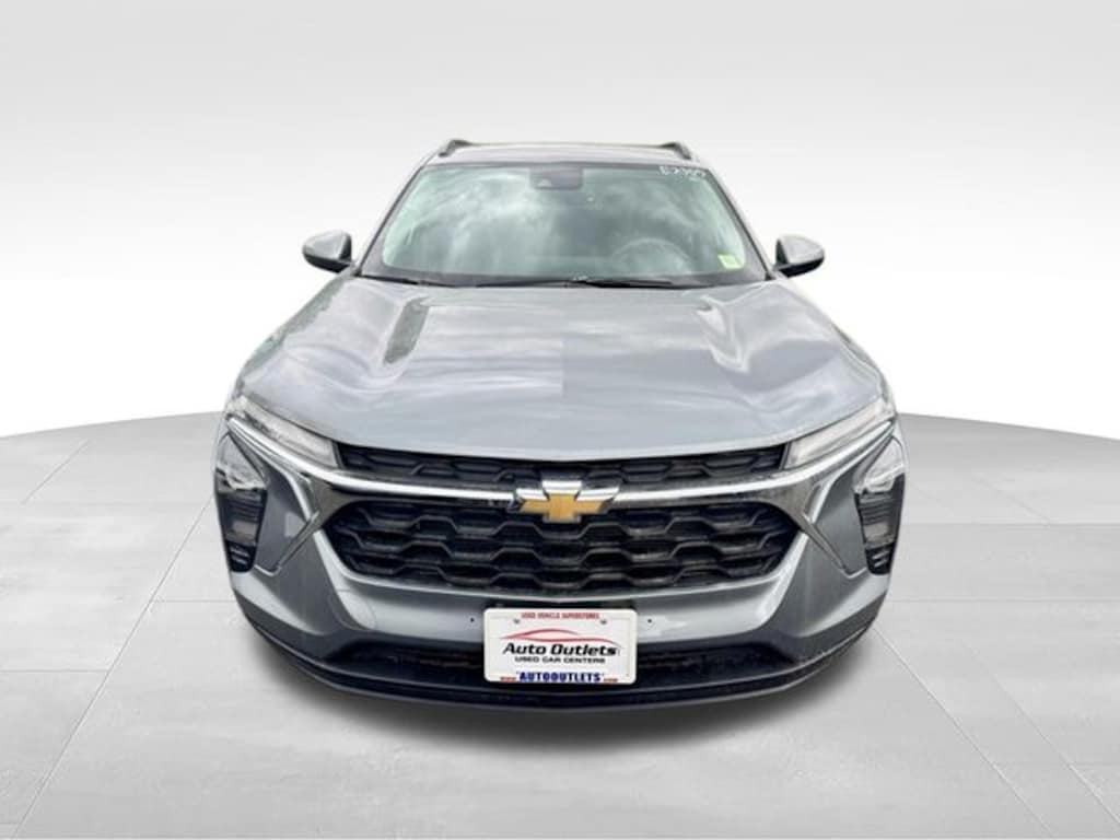 Used 2025 Chevrolet Trax LT SUV