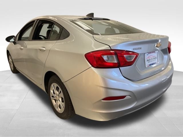 2019 Chevrolet Cruze LS photo 3