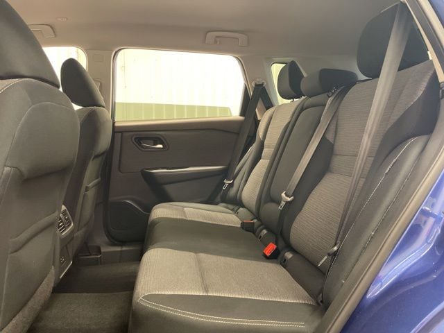2022 Nissan Rogue SV - Photo 16