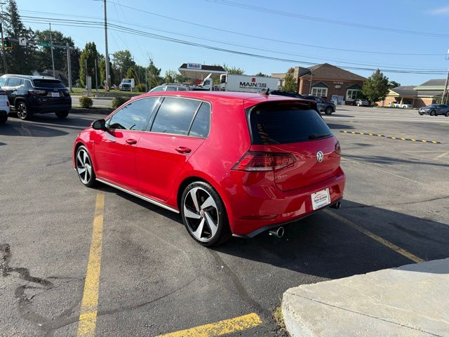 2019 Volkswagen Golf GTI SE photo 2