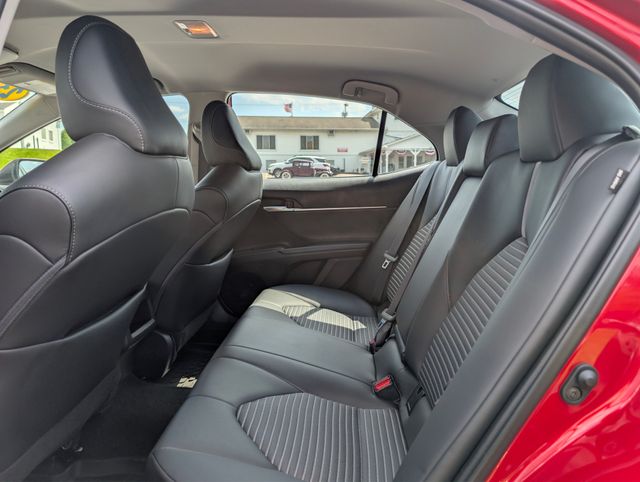 2023 Toyota Camry SE - Photo 17