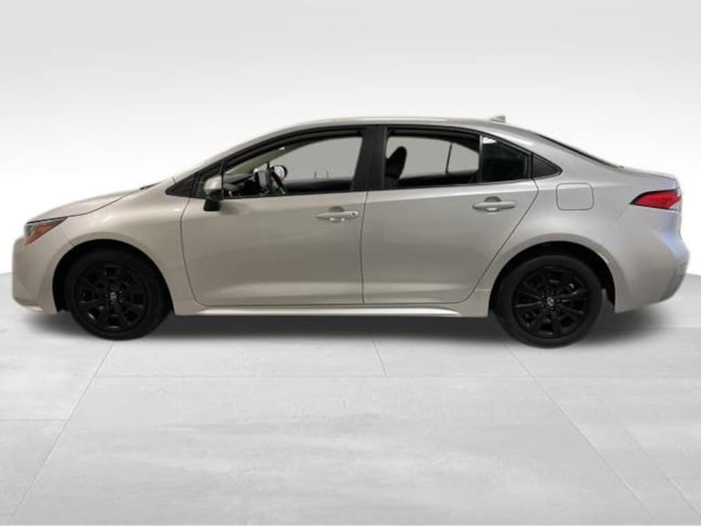 Used 2022 Toyota Corolla LE Sedan