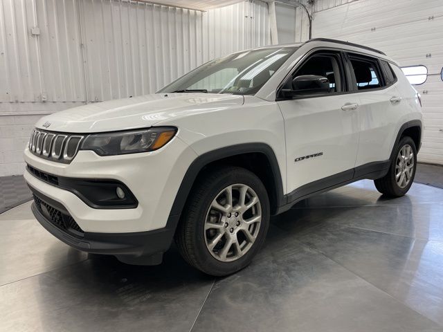 2022 Jeep Compass Latitude Lux photo 2