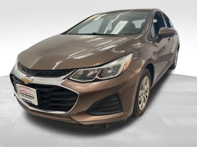 2019 Chevrolet Cruze LS photo 2