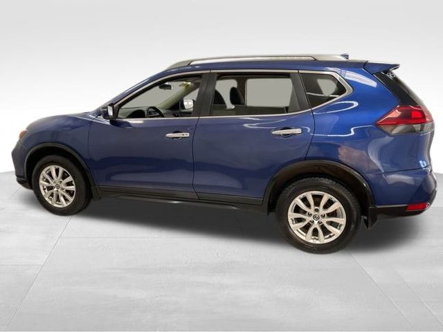 2018 Nissan Rogue SV photo 2