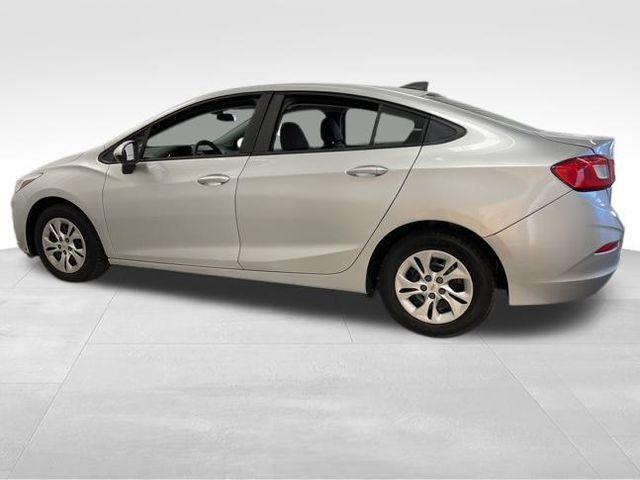 2019 Chevrolet Cruze LS photo 2