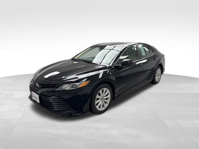 2018 Toyota Camry LE photo 2