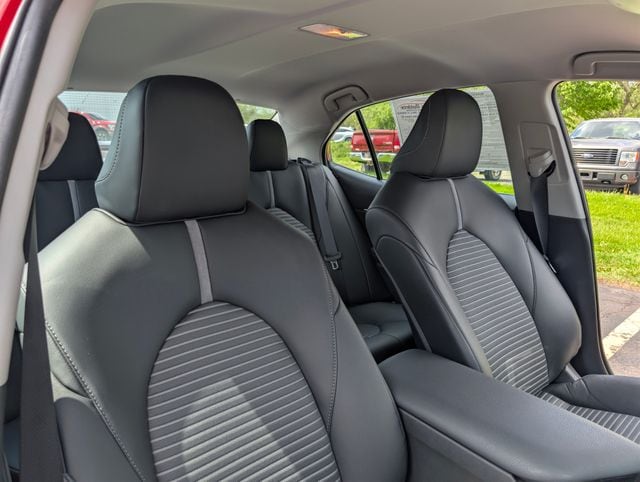 2023 Toyota Camry SE - Photo 14