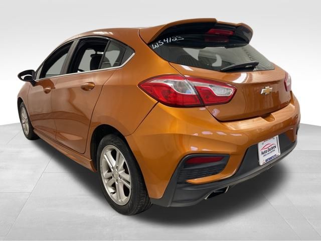 2017 Chevrolet Cruze LT photo 2