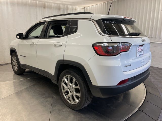 2022 Jeep Compass Latitude Lux photo 4