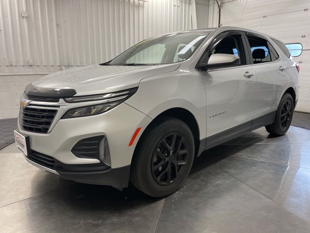 2022 Chevrolet Equinox LT photo 2
