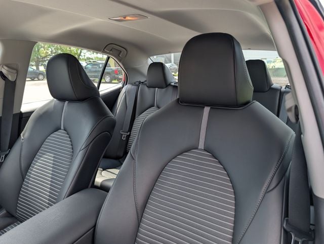 2023 Toyota Camry SE - Photo 13