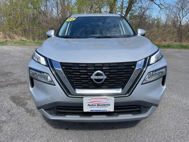 2022 Nissan Rogue SV photo 2