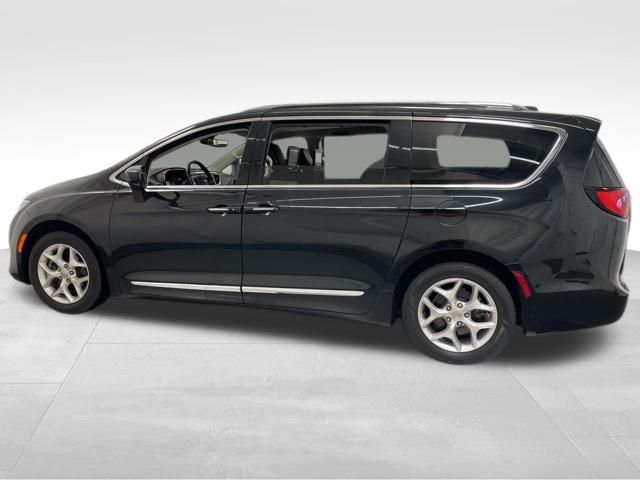 2019 Chrysler Pacifica Touring Plus photo 3