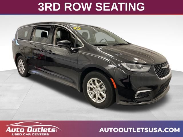 2024 Chrysler Pacifica Touring L's photo