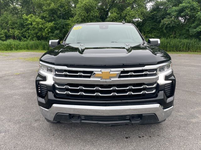 2022 Chevrolet Silverado 1500 LT photo 2