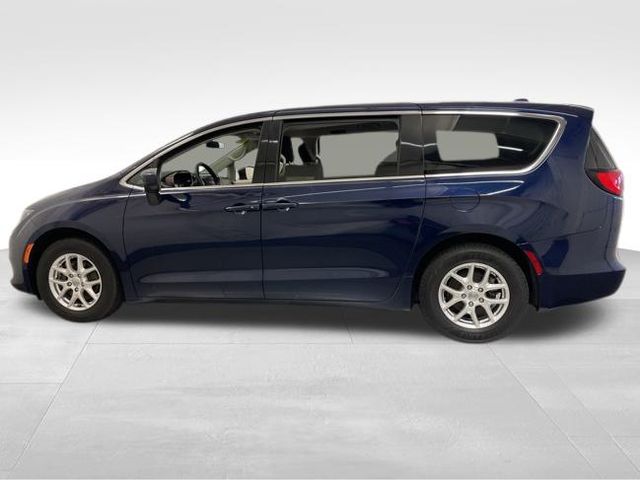 2020 Chrysler Voyager LX photo 3