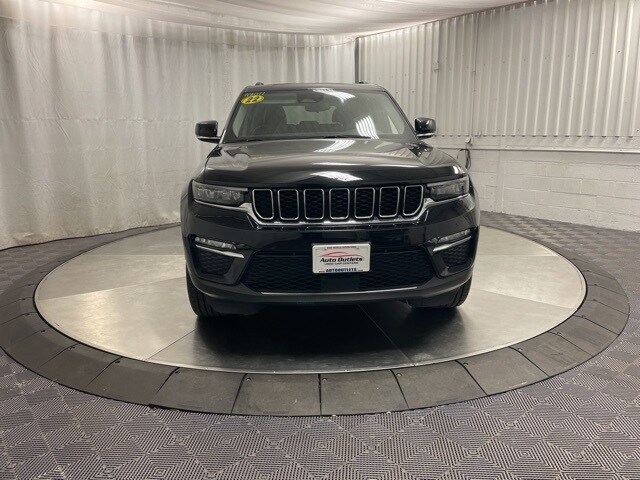 2022 Jeep Grand Cherokee Limited photo 2