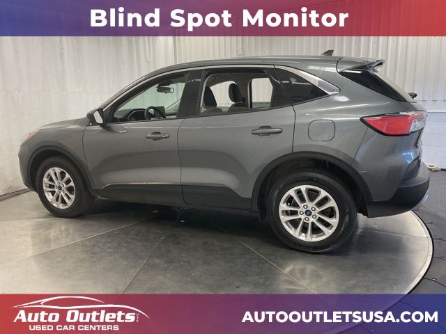 2022 Ford Escape SE photo 2