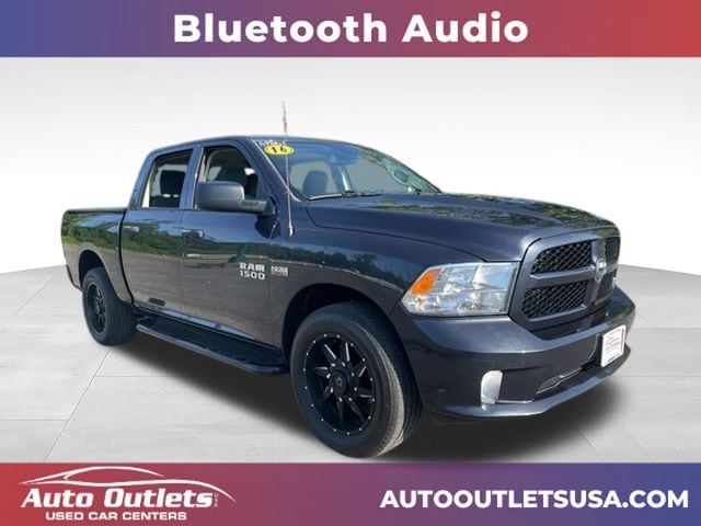 2016 RAM 1500 Express 4x4 Crew Cab 5'7" (Fleet)'s photo