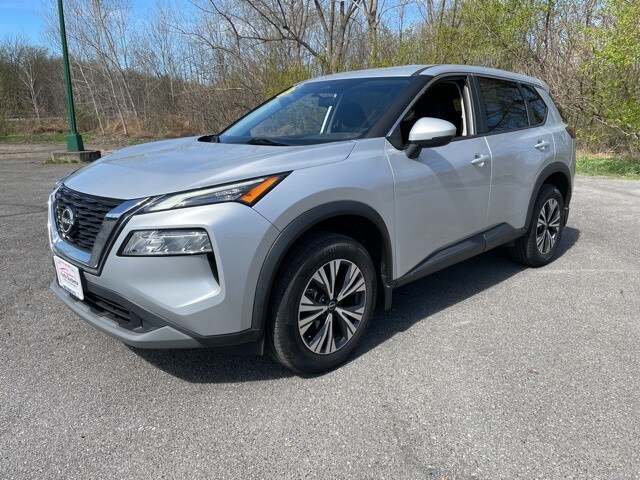 2022 Nissan Rogue SV photo 3