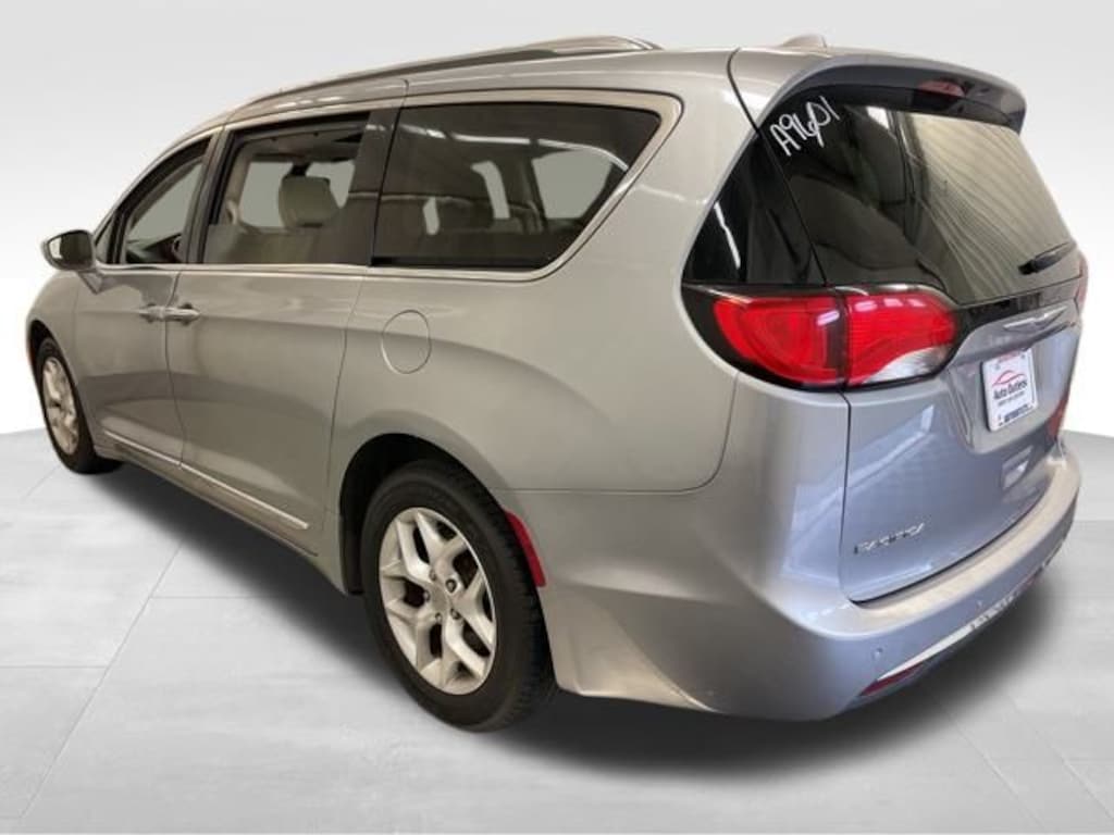Used 2020 Chrysler Pacifica Limited Minivan/Van