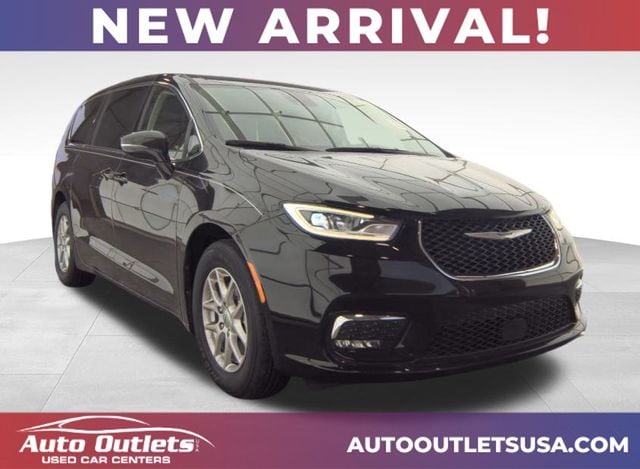 2024 Chrysler Pacifica Touring L's photo