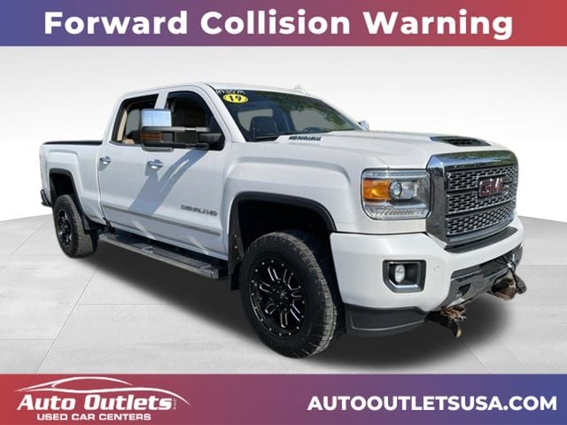 2019 GMC Sierra 4WD Crew Cab Standard Box Denali's photo