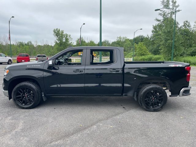 2022 Chevrolet Silverado 1500 LT photo 4