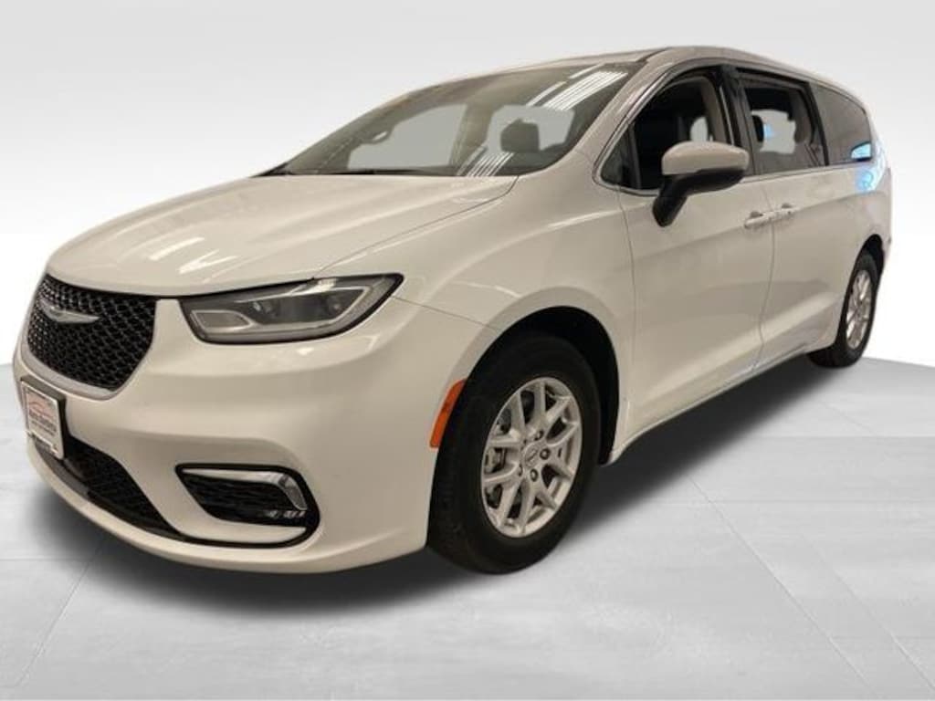 Used 2023 Chrysler Pacifica Touring L Minivan/Van