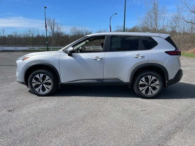 2022 Nissan Rogue SV photo 4