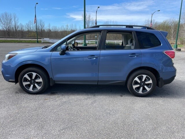 2018 Subaru Forester 2.5i Premium photo 4