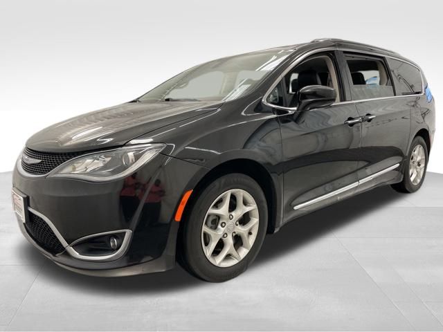 2019 Chrysler Pacifica Touring Plus photo 2