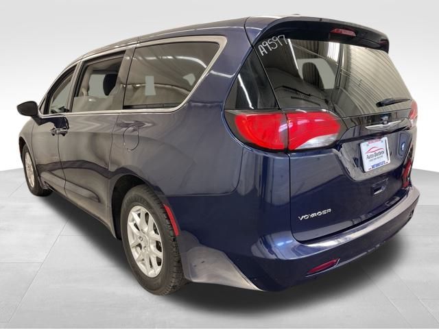 2020 Chrysler Voyager LX photo 4