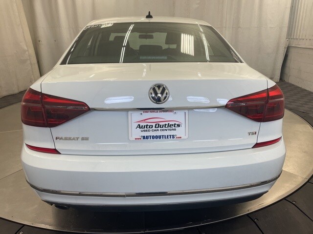2017 Volkswagen Passat SE photo 4